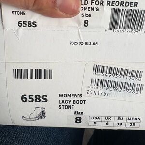 Minnetonka Women's Lacy Boot Moccasins - Stone